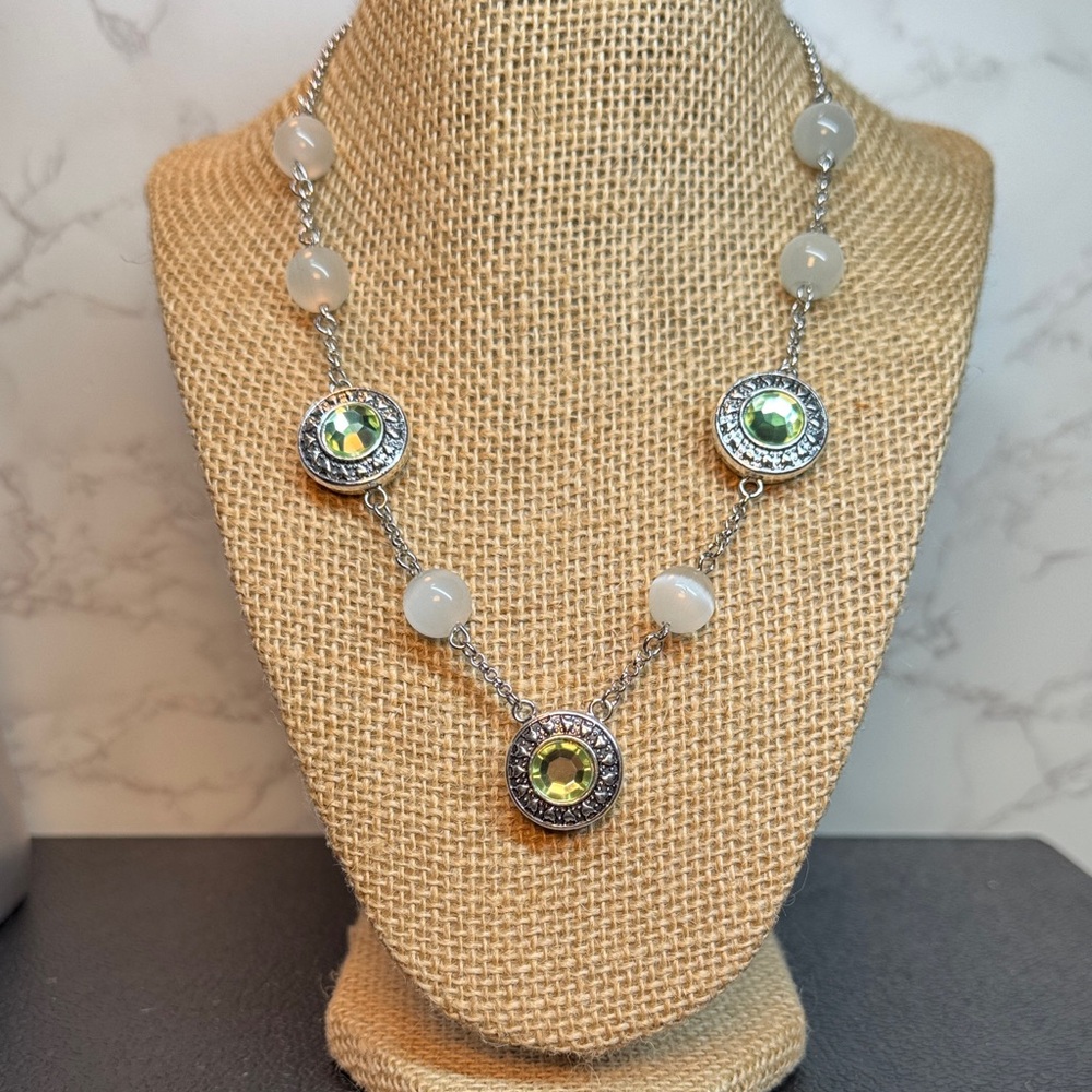 NUGZ USA Snap Silver-Tone Serene Mist Necklace with 3 20mm Green Snaps Included